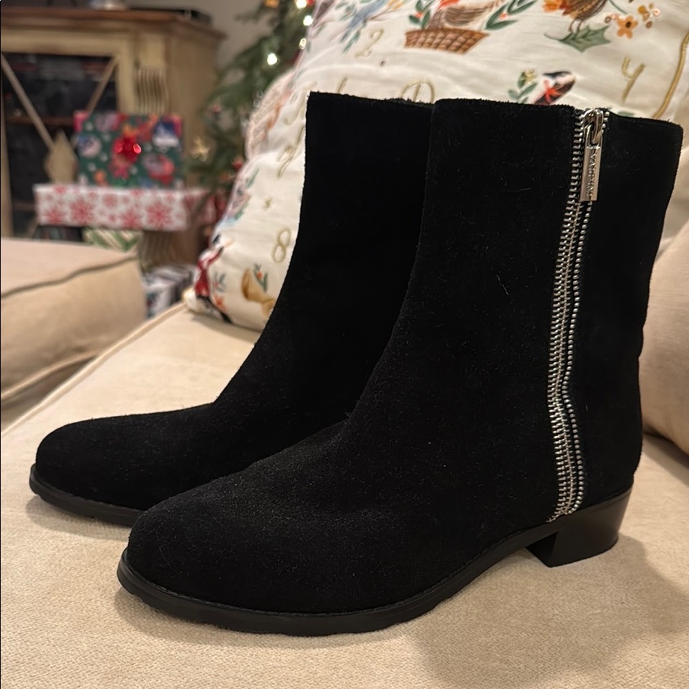 Elegant Black Ankle Boots with Zipper